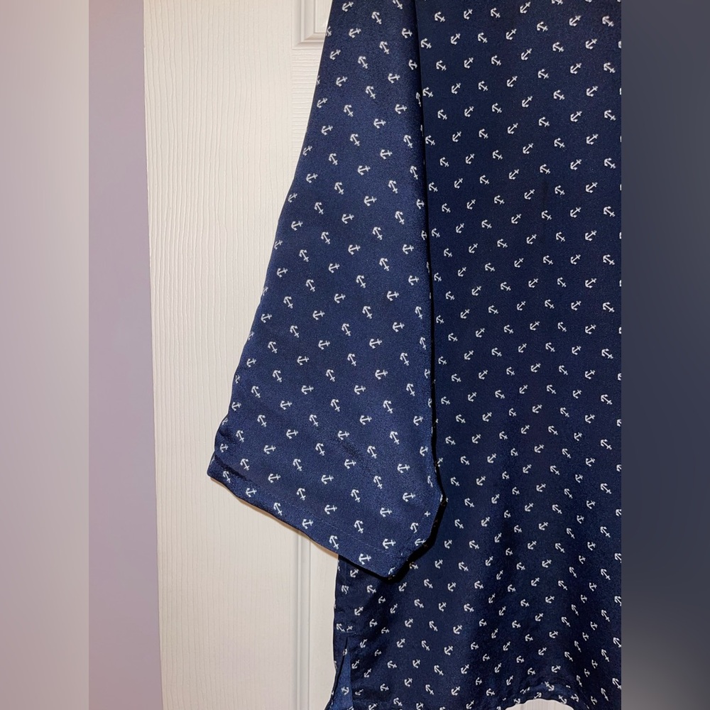 Women’s large Old Navy Blue top w/ small white anchors.3/4 convertible sleeves - Picture 3 of 9